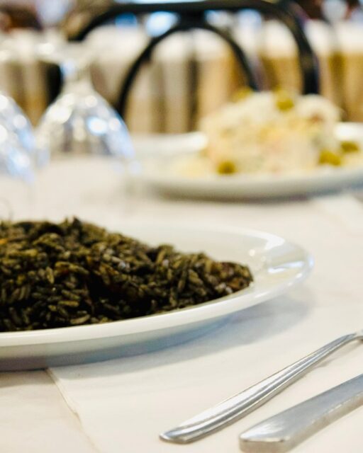 😋 Ets més d’arròs negre o d’ensaladilla russa?📣 Al nostre restaurant no cal triar… pots començar amb un i acabar amb l’altre! 🥳🍽️Fes una parada a l’Hostal Sant Miquel i gaudeix del menú del dia amb plats casolans per llepar-se’n els dits! 🤌 🌀reserva@hsm.cat☎️ 977 405 811#hostalsantmiquel #hostalsantmiquelvinebre #vinebre #vinebreactiu #riberadebre #cuinacasolana