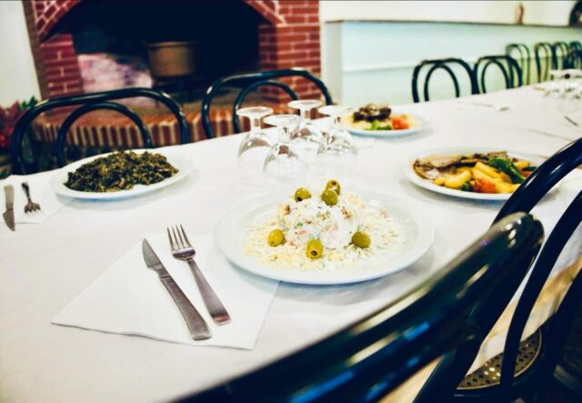 🍽️ Festa Major sense cuinar? Sí, i tant! 🎉Durant aquests dies plens d’activitats, música i ball, oblida’t dels fogons i deixa que nosaltres ens encarreguem del menjar.A l’Hostal Sant Miquel t’esperem amb cuina casolana de la bona, plats fets amb estima i un menú que et farà llepar-te els dits.Més fàcil, més net… i molt bo!😋📍 Vinebre🌀reserva@hsm.cat☎️ 977 405 811#HostalSantMiquel #QuèFem #FestesMajors #RiberaDEbre #DescansaAmbNosaltres #TurismeRural #ViuLaComarca